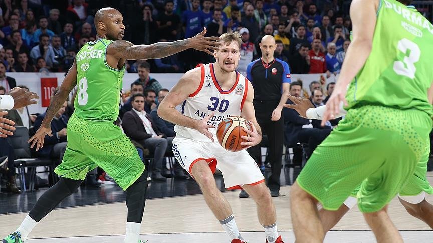 Anadolu Efes’te Dragic sezonu kapattı