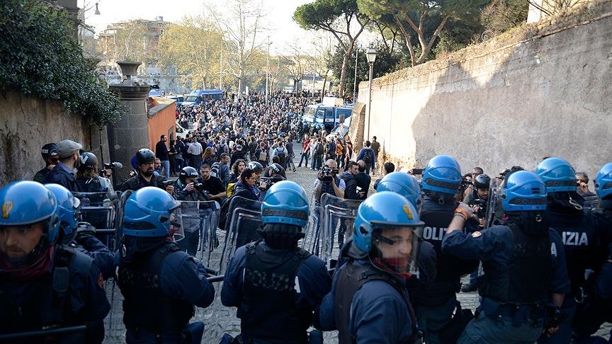 İtalya’da aşırı sağ karşıtı protesto: 5 yaralı