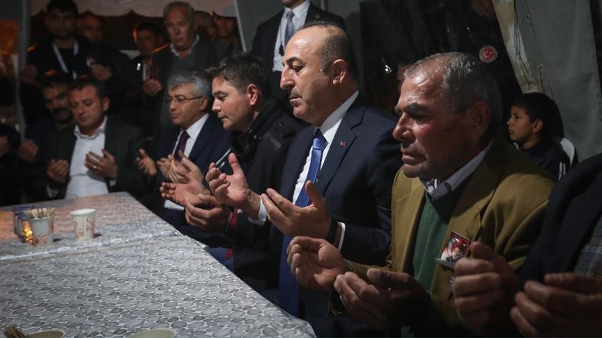 Çavuşoğlu’ndan şehit evine taziye ziyareti