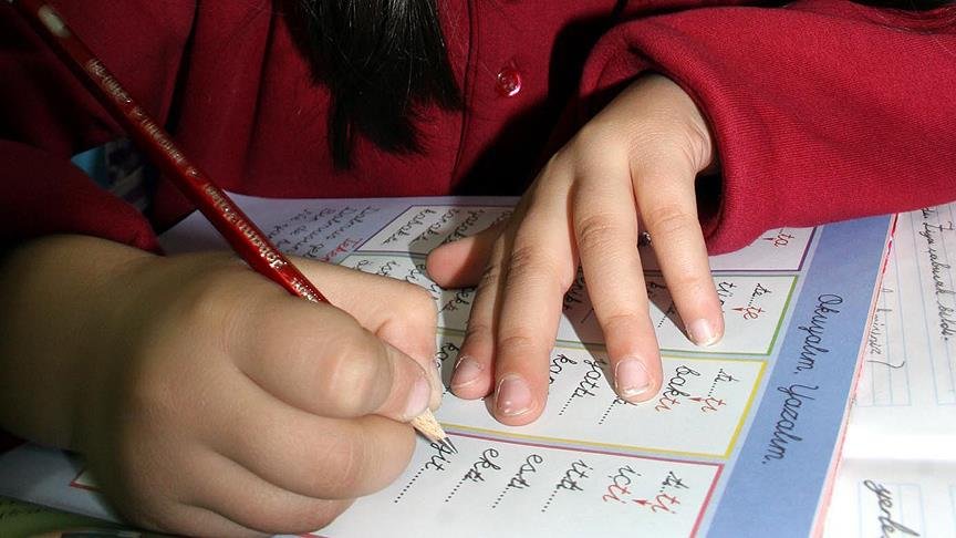 Öğrencilerin ‘yazı stili’ni okullar belirleyecek