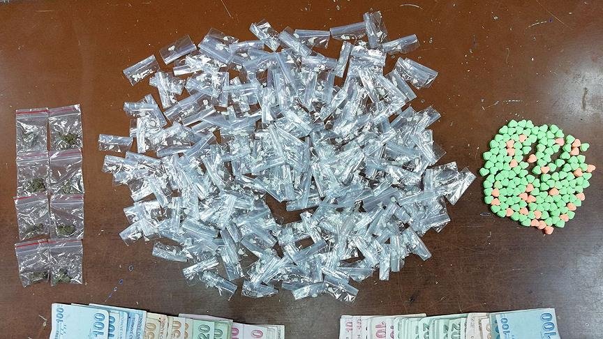 Ankara’da uyuşturucu satıcılarına suçüstü