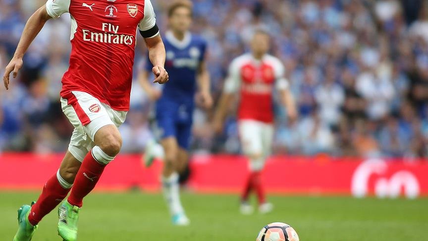 Cenk Tosun’lu Everton, Arsenal’e farklı yenildi