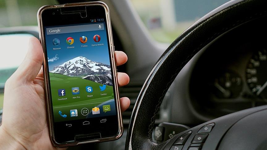 Fransa’da araçta telefon kullanma şartlarında düzenleme