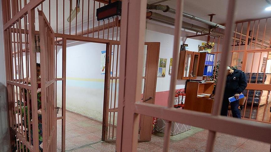 FETÖ’cü polisler cezaevinde ‘rahat’ durmuyor