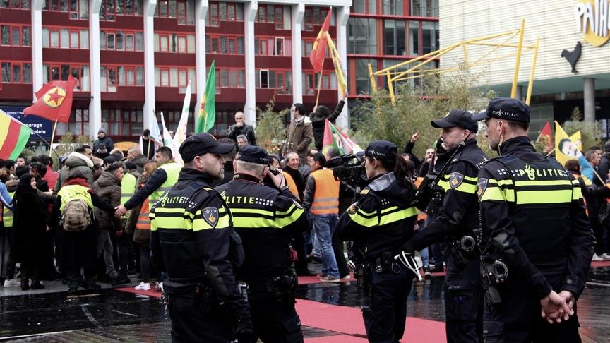 Hollanda’da PYD/PKK yandaşları Türklere saldırdı