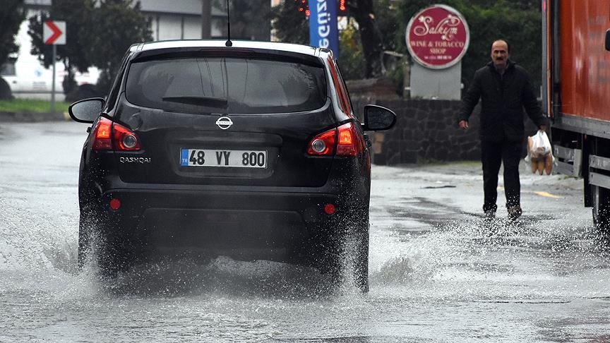 Bodrum’da sağanak nedeniyle su taşkınları meydana geldi