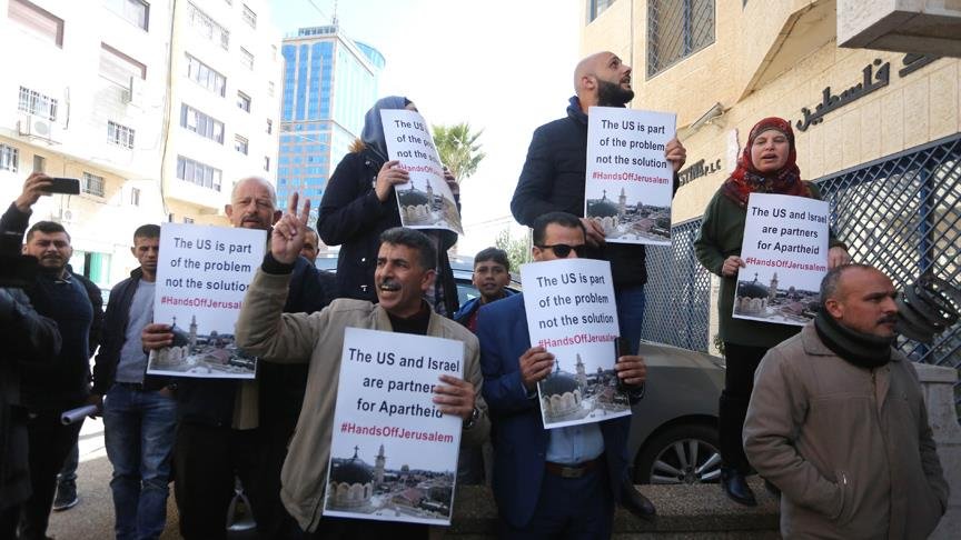 ABD Kongre heyeti Ramallah’ta protesto edildi