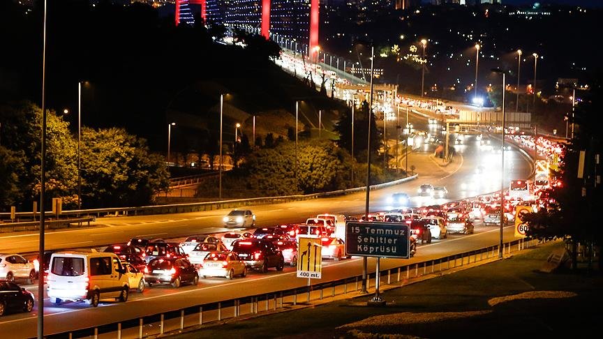 15 Temmuz Şehitler Köprüsü’nde trafiği aksatan kişiye gözaltı