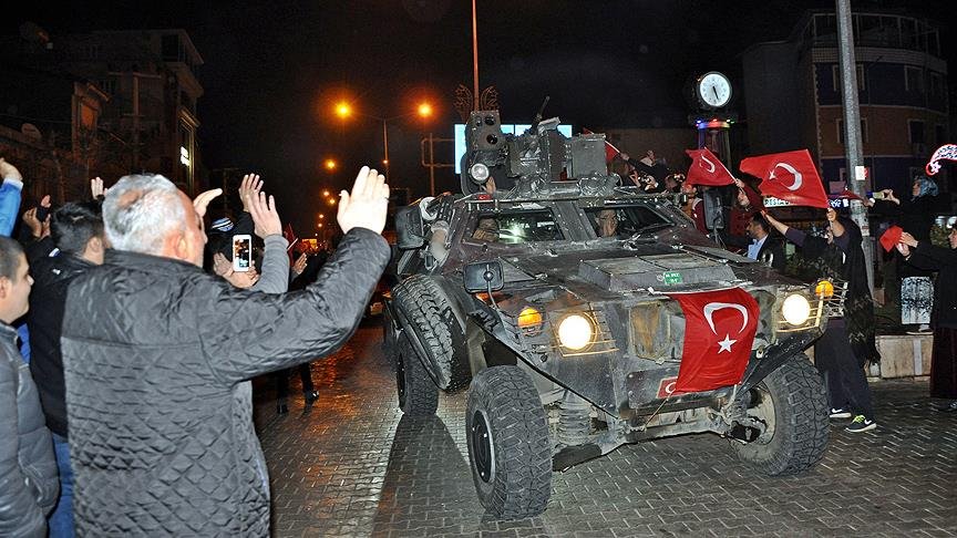Adıyaman’da vatandaşlardan askerlere sevgi gösterisi