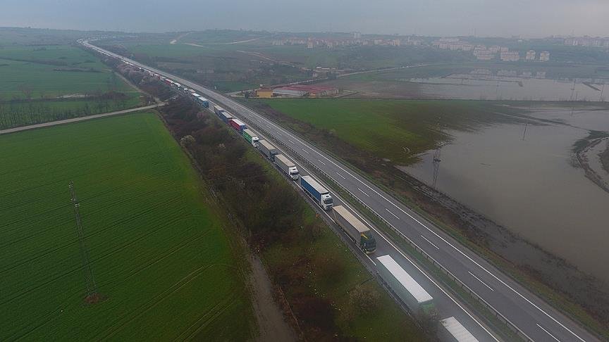 Kapıkule’de 24 kilometrelik tır kuyruğu
