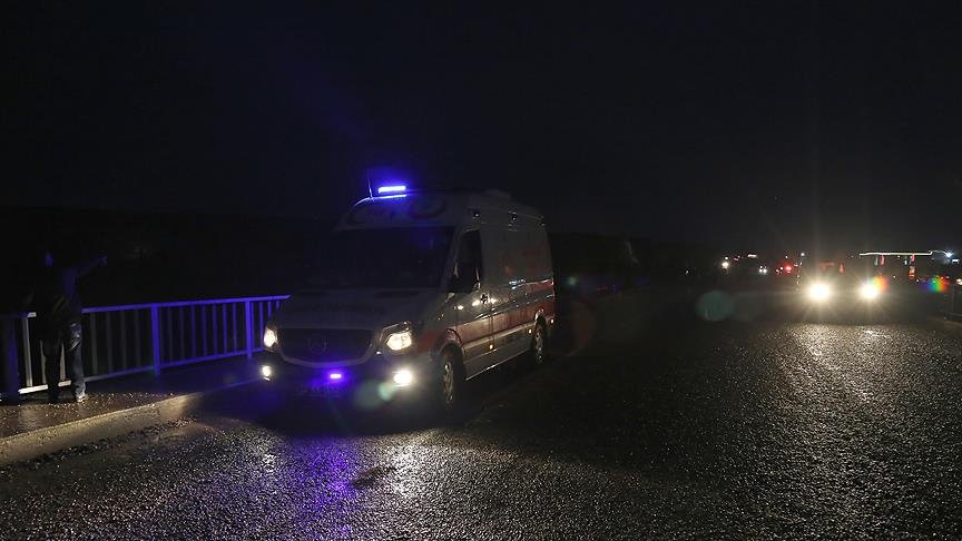 Batman’da çaya devrilen kamyonete ulaşıldı