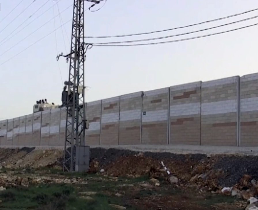 Evleri açık hapishaneye dönüştü
