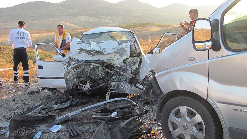 Ağır hasarlı araçları hasarsız gibi satanlara 13 tutuklama