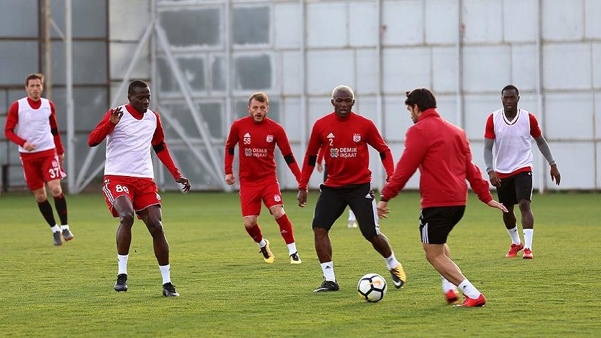 Sivasspor Avrupa aşkına sahaya çıkıyor