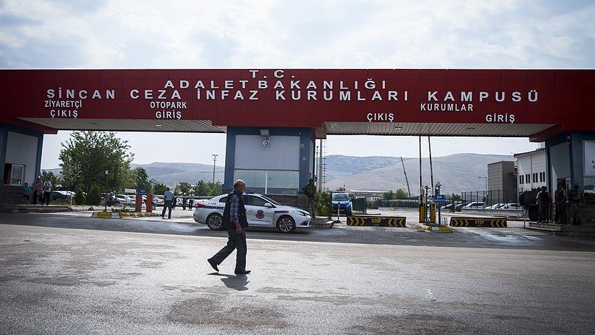 Aksakallı’yı ‘nazik bir şekilde’ derdest etmeye çalışmışlar