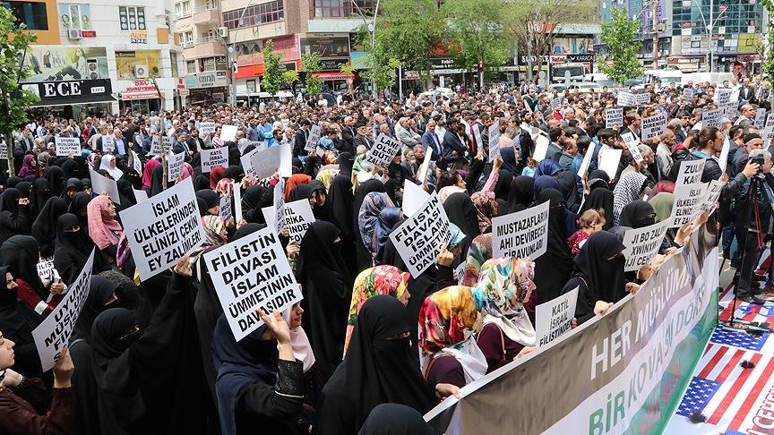Fransa’daki ‘Kur’an-ı Kerim’ tartışması protesto edildi