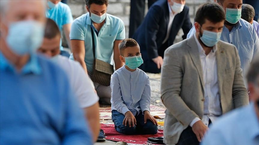 Müslümanlar Kurban Bayramı’na Kovid-19 gölgesinde girdi