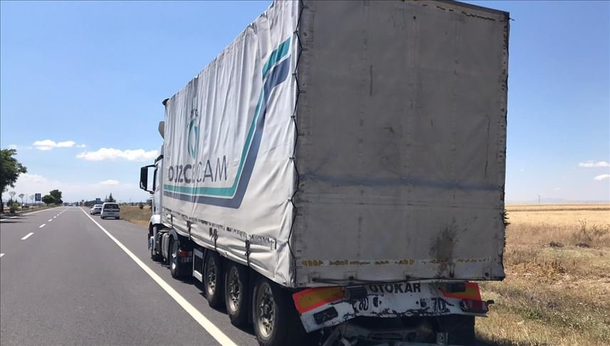 Kayseri’de otomobilin tırla çarpışması sonucu 3 kişi öldü