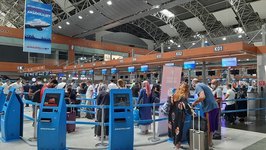 İstanbul’daki havalimanlarında Kurban Bayramı yoğunluğu