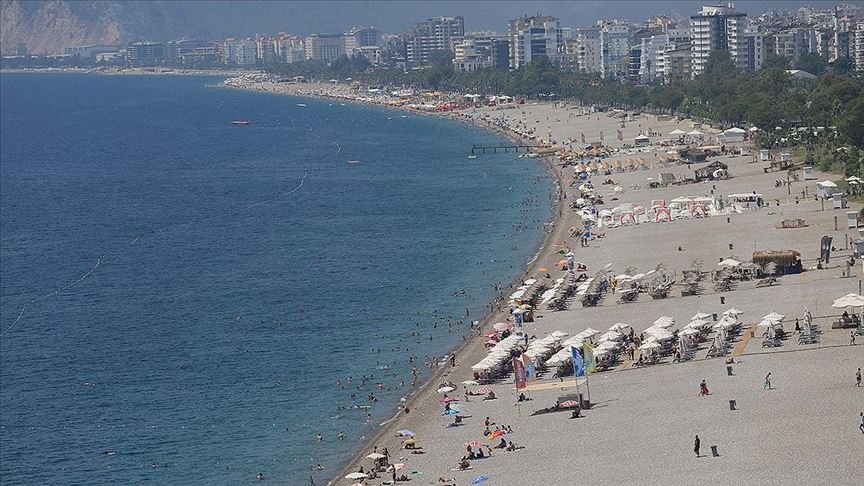 Antalya ve Muğla’da sahillerde yoğunluk yaşanıyor