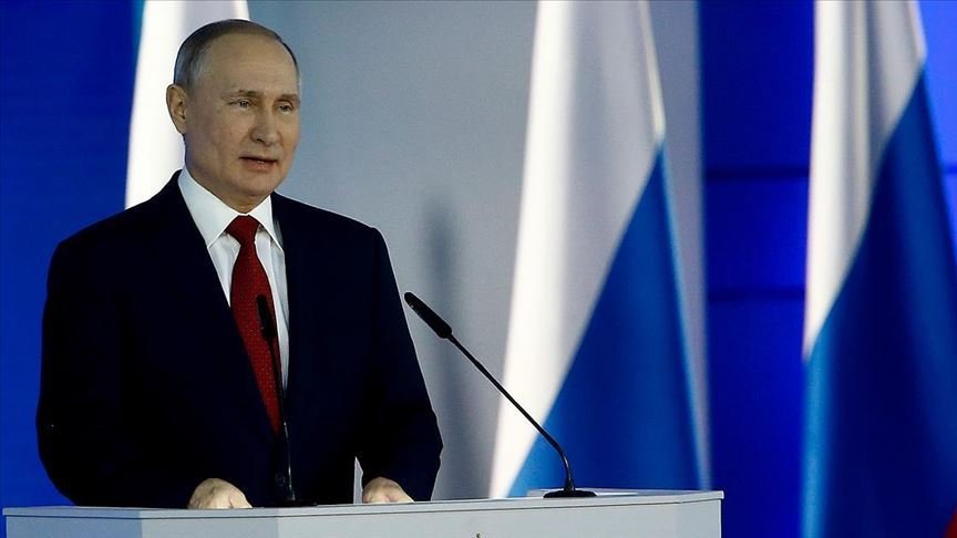 Rusya Devlet Başkanı Putin’den ABD Büyükelçiliğine ‘LGBT simgesi’ göndermesi