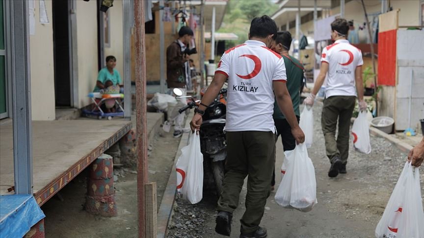Türk Kızılay yurt içinde ve 16 ülkede kurban kesimlerine başladı