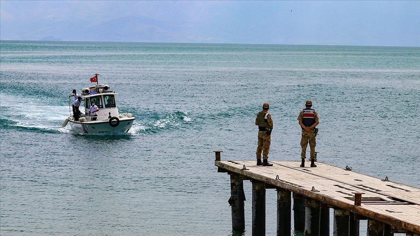 Van Gölü’nde kaybolan tekneyi arama çalışmaları yeniden başladı