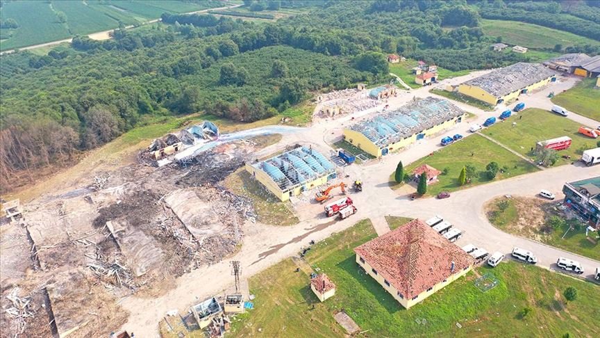Sakarya’da havai fişek fabrikasındaki arama tarama çalışmalarına ara verildi