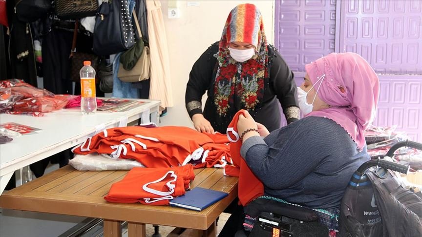 Şanlıurfa’da engelliler 3 bin yetim ve öksüz çocuğu sevindirdi