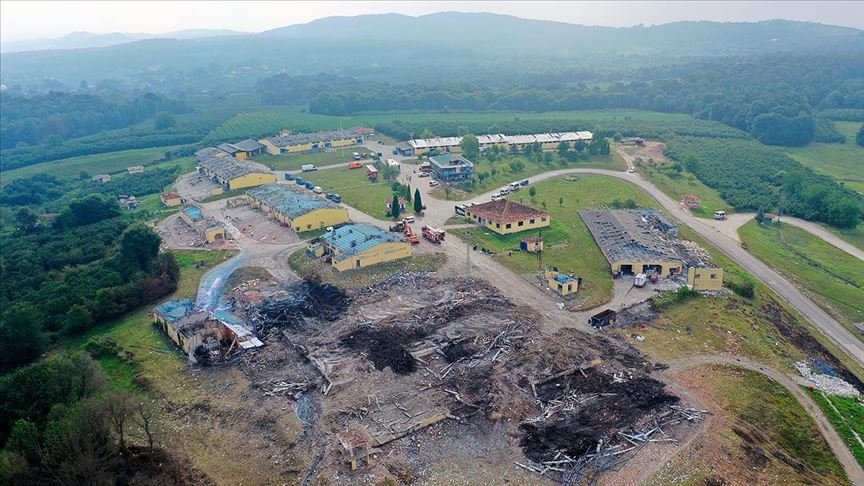 Sakarya’daki patlamaya ilişkin havai fişek fabrikasının sahibi 2 kişi gözaltına alındı