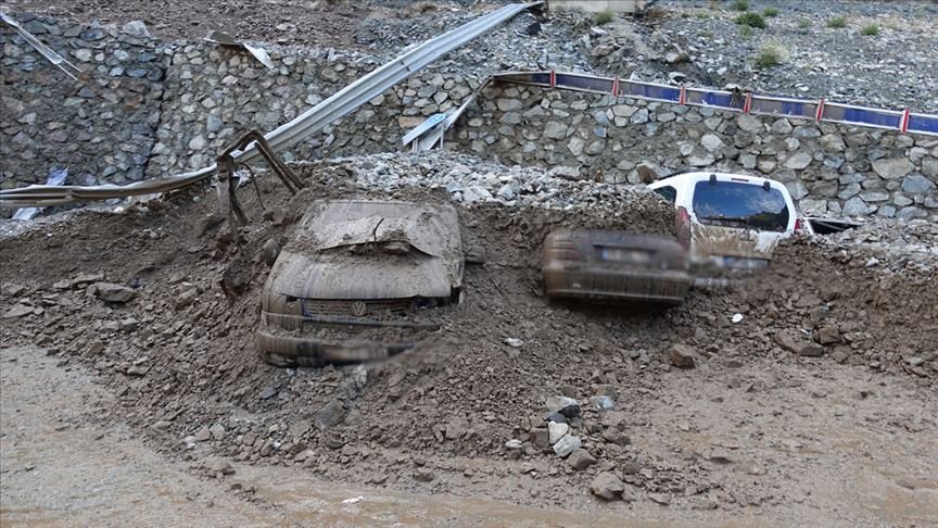 Artvin’de sel sularına kapılarak kaybolan 3 kişinin cansız bedenine ulaşıldı