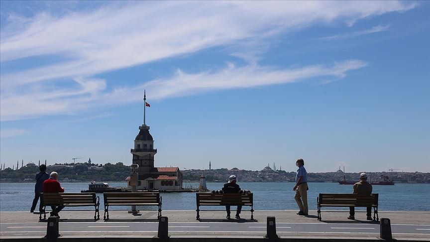 Üsküdar Sahili’nde kabuklu yemiş yemek yasaklandı