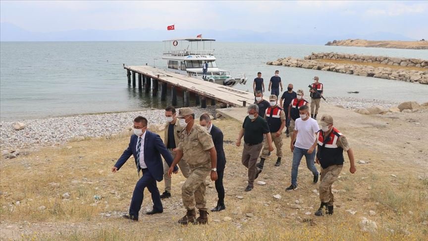 Van Gölü’nde batan teknedeki cesetlerin çıkarılmasına yönelik çalışma devam ediyor