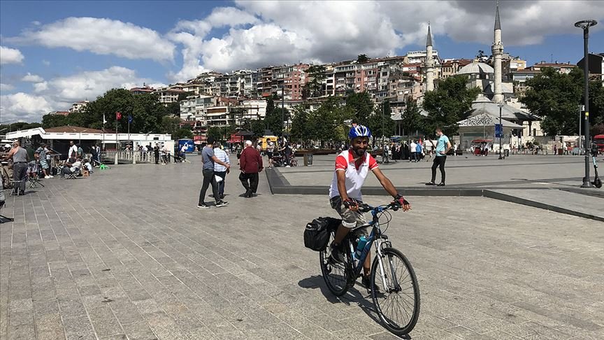 Türkiye’yi gezme hayalini bisikletle gerçekleştiriyor