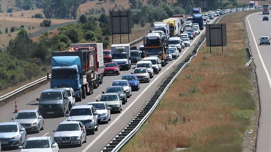 Gerede-Karadeniz Bağlantı Yolu’nda uzun araç kuyruğu oluştu
