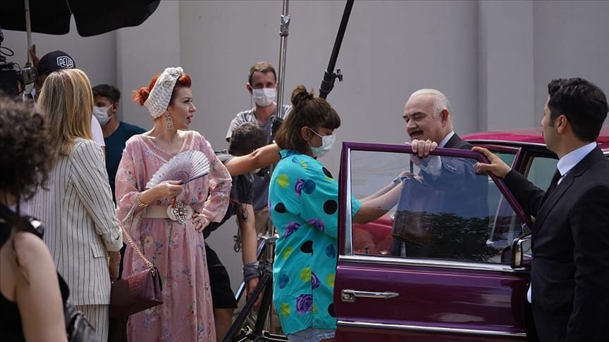 TRT’nin yeni dizisi ‘Tövbeler Olsun’un setinden ilk kareler paylaşıldı