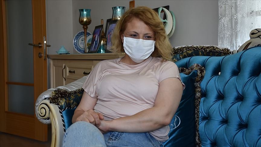 Kovid-19’u yenmenin mutluluğunu yaşayan ebe Nurdan Akyüz Eren: Hala nefes almakta zorluk çekiyorum