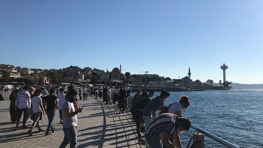 İstanbul’un sahillerinde yoğunluk yaşanıyor