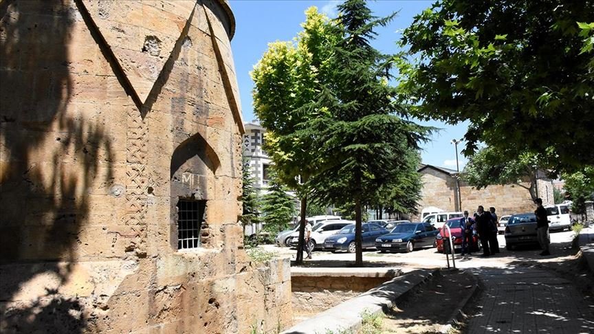 Kırşehir’deki tarihi Melikgazi Türbesi ve Lale Camisi restore edilecek