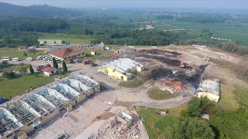 Sakarya’da patlamanın olduğu alandaki hasar havadan görüntülendi