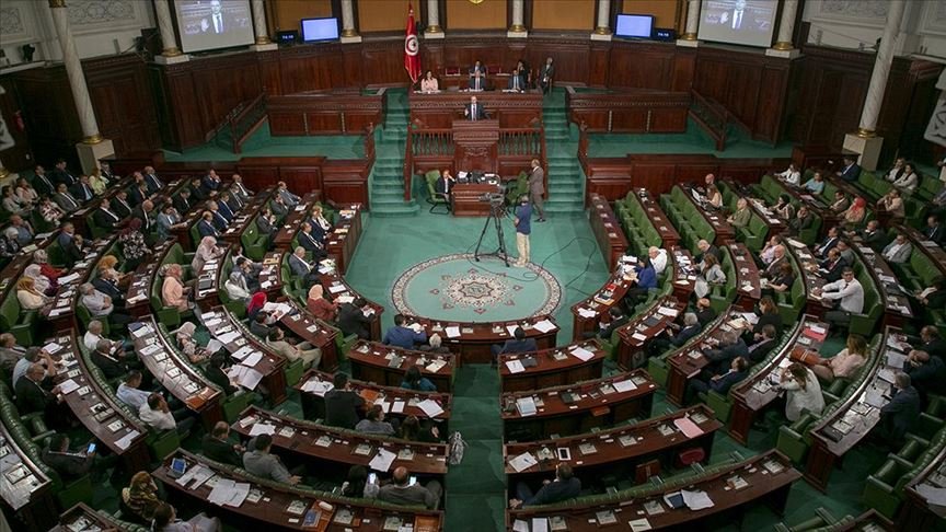 Tunus Meclisi ‘Başbakan Fahfah’ın geçici olarak görevden uzaklaştırılmasını’ görüşüyor