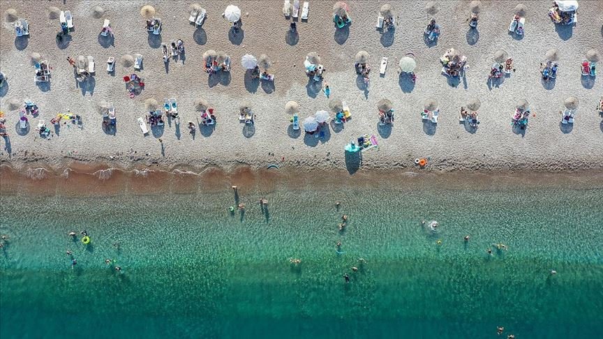 Antalya 15 günde 325 bin turist ağırladı