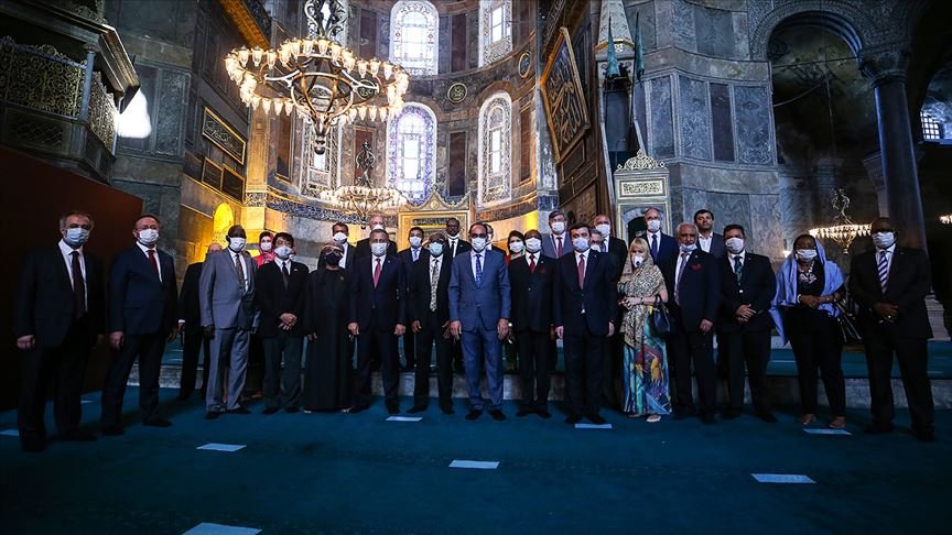 Cumhurbaşkanlığı Sözcüsü Kalın büyükelçilerle Ayasofya-i Kebir Camii’ni ziyaret etti