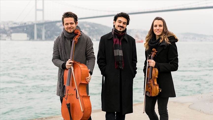 Oda müziğinin genç sesi ‘Bosphorus Trio’ Türk bestecileri dünyaya taşıyor