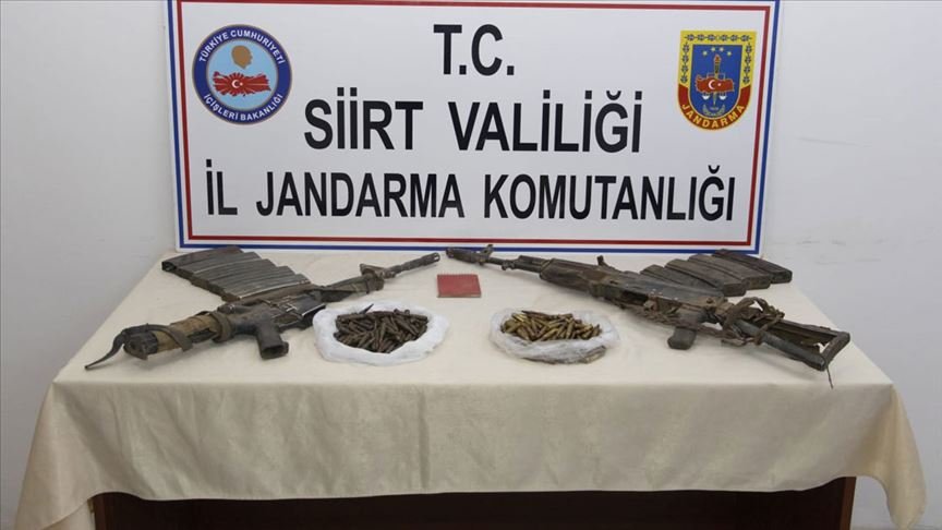 Siirt’te 2 teröristin etkisiz hale getirildiği bölgede silah ve mühimmat ele geçirildi