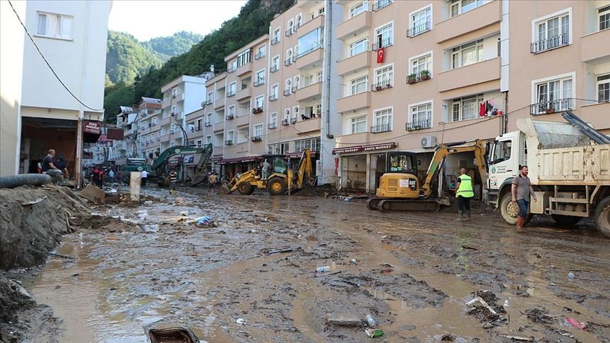Dereli’de selin ardından enkaz kaldırma ve temizlik çalışmaları sürüyor