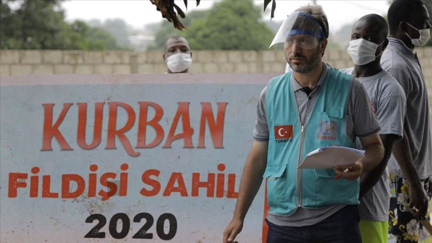 Cansuyu Derneği Fildişi Sahili’nde kurban eti dağıttı
