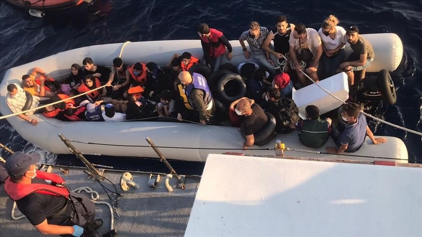 Muğla’da Türk kara sularına itilen 40 sığınmacı kurtarıldı