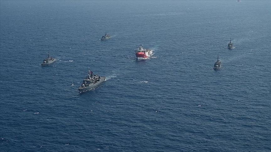 Oruç Reis sismik araştırma gemisine Türk Deniz Kuvvetleri refakat ediyor