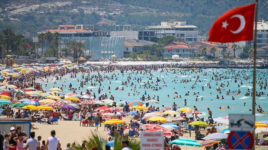 Turizm merkezi Çeşme bayramı ‘dolu dolu’ geçiriyor